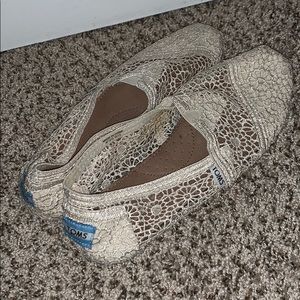 Cream Colored Lace Toms